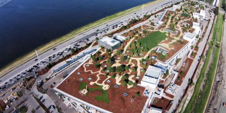 angajatii-facebook-sau-mutat-in-sediu-nou-cum-arata-cel-mai-mare-birou-deschis-din-lume