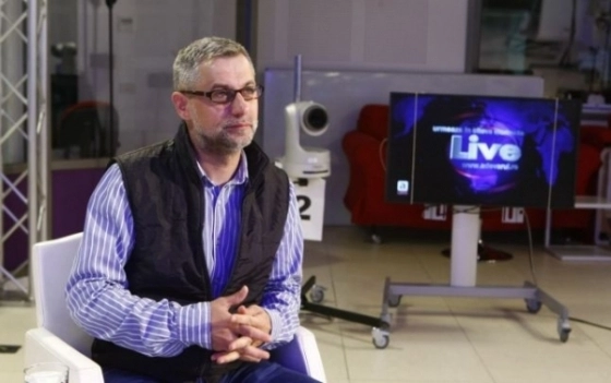 bataie-cu-pumni-si-picioare-intre-jurnalistii-de-la-hotnews-si-nasul-tv