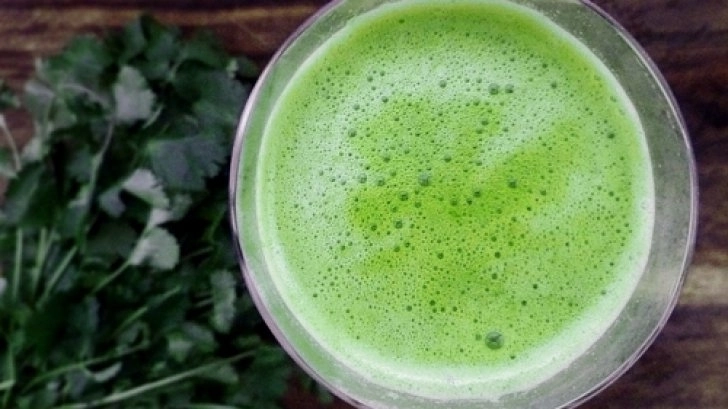 bea-acest-suc-zilnic-si-vei-scapa-de-bolile-de-stomac-sau-ficat