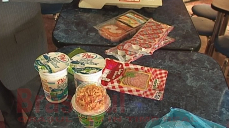 brasov-mancare-expirata-pentru-studentii-din-memo-si-de-pe-colina-galerie-foto