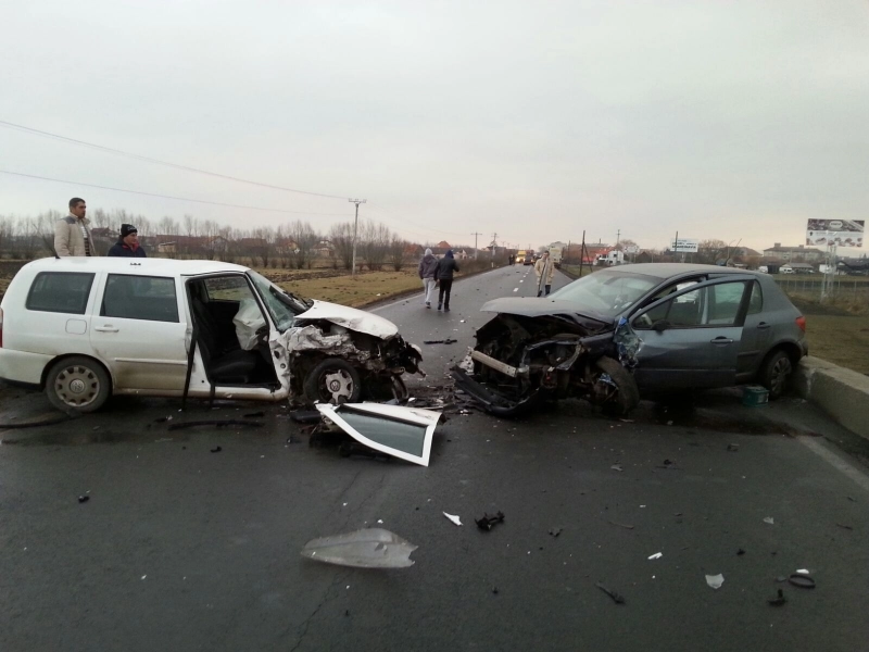 brasov-o-femeie-insarcinata-si-un-barbat-raniti-in-urma-unui-accident-rutier-galerie-foto-update-ora-0945