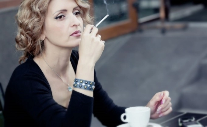 ce-se-intampla-in-corpul-tau-cand-combini-cafeaua-cu-tigara