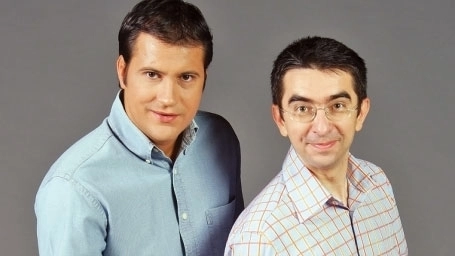 cronica-carcotasilor-isi-schimba-din-nou-prezentatorii