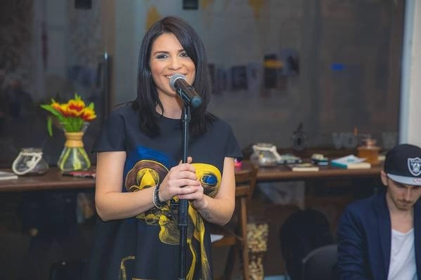 cum-se-pregateste-brasoveanca-ellie-white-de-nastere