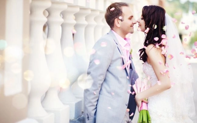 cuplu-din-londra-arestat-pentru-ca-barbatul-a-uitat-cum-o-cheama-pe-mireasa-lui