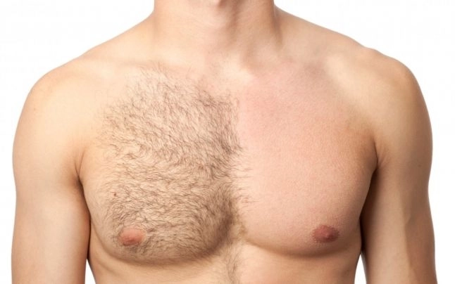 de-ce-parul-de-pe-piept-nu-mai-este-la-moda