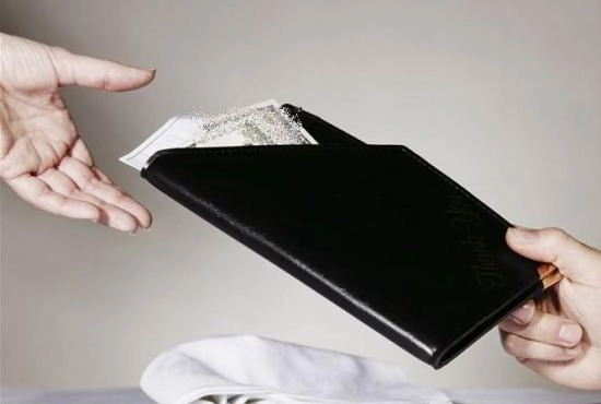 e-oficial-bacsisurile-vor-fi-impozitate-incepand-cu-data-de-1-mai