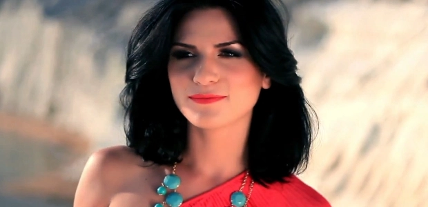 ellie-white-pe-scena-pana-inultima-luna-de-nastere