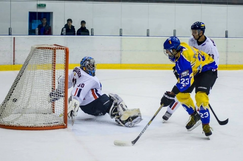 fara-replica-in-liga-mol-infrangeri-pe-linie-pentru-hocheistii-coronei