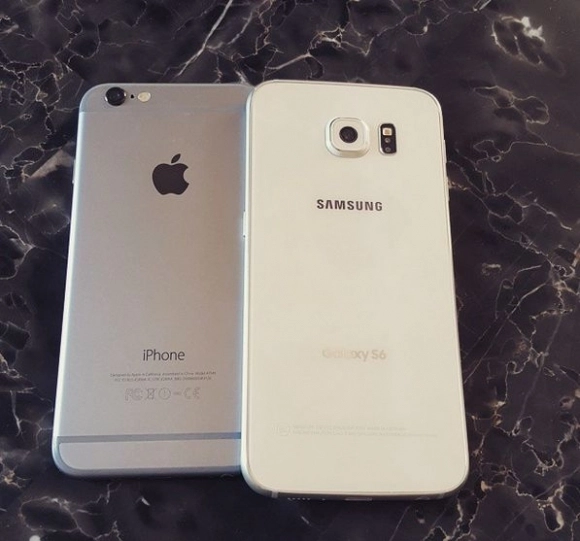 galaxy-s6-vs-iphone-6-ce-se-intampla-cand-le-pui-la-fiert-video
