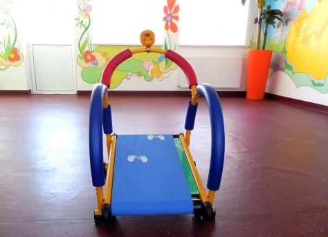 o-noua-moda-pentru-copii-aparatele-de-fitness-pentru-interior