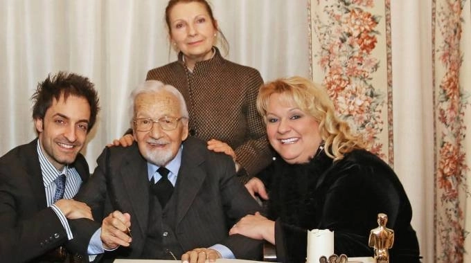 o-romanca-va-mosteni-averea-masonului-italian-licio-gelli