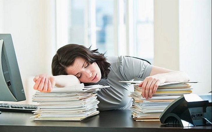 pericolul-care-ii-paste-pe-toti-cei-care-fac-asta-la-serviciu-