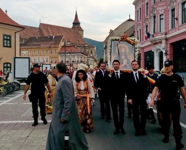 procesiune-dedicata-sfintei-maria