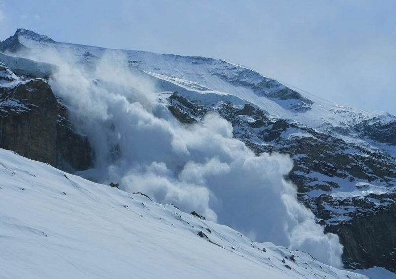 risc-insemnat-de-avalanse-in-bucegi-si-fagaras