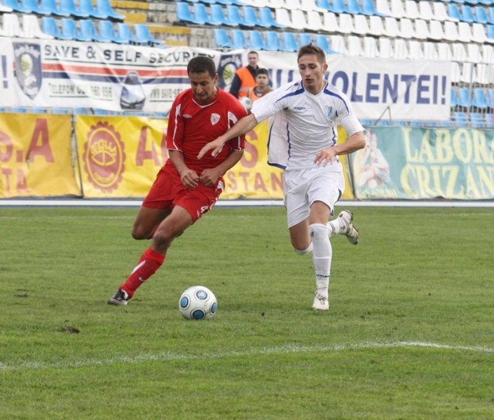 rusu-nu-a-stat-nici-in-vacanta-a-dat-goluri-la-turneul-vedetelor