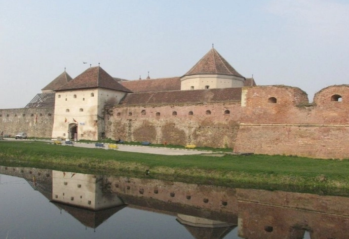 sala-tronului-din-cetatea-fagarasului-inaugurata-la-sedinta-comitetului-nato