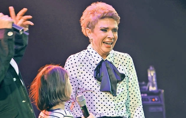 teo-trandafir-in-lacrimi-din-cauza-fiicei-ei-ce-a-facut-maya-in-fata-fanilor-vedetei