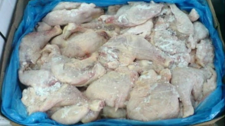 truc-cum-poti-decongela-rapid-carnea-de-pui-video