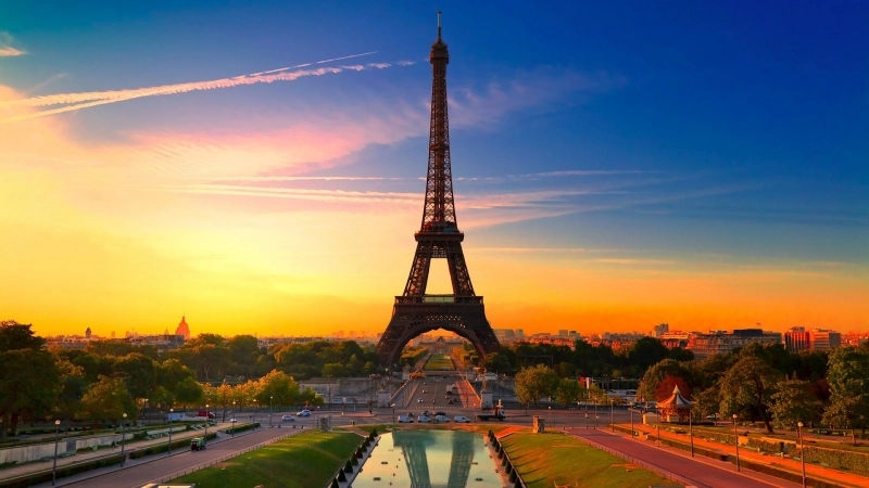turnul-eiffel-are-cont-oficial-de-twitter