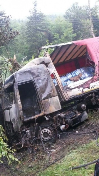 ultima-ora-camion-rastrunat-pe-dn1-a-cabina-a-luat-foc-galerie-foto