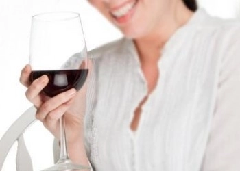 un-pahar-de-vin-o-ora-de-sala-iata-care-este-adevarul