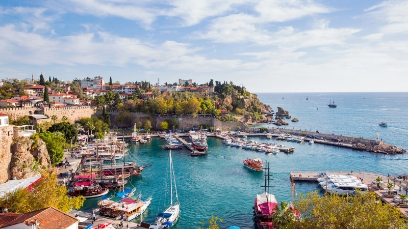 90000-de-romani-au-cumparat-vacante-in-antalya