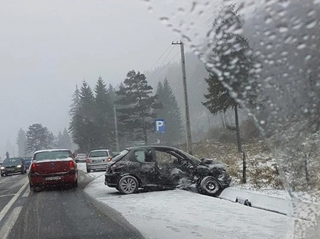 accident-pe-dn1-la-timisul-de-sus-cu-patru-masini-implicate