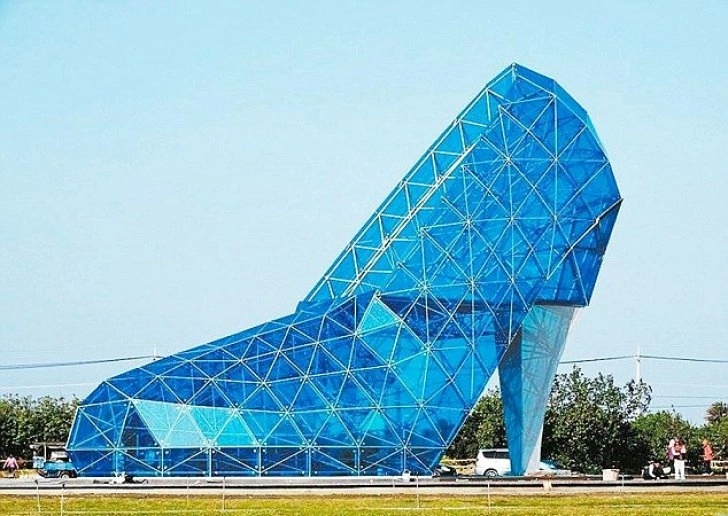 aceasta-cladire-este-de-fapt-o-biserica