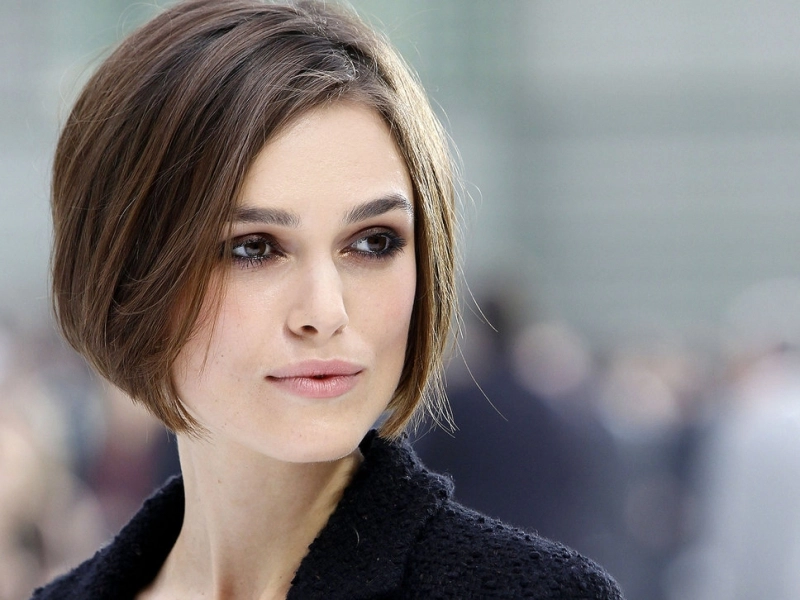 actrita-keira-knightley-a-dezvaluit-ca-a-purtat-peruci-in-ultimii-cinci-ani-dupa-ce-ia-cazut-parul