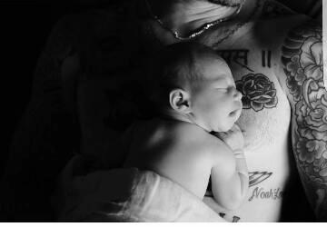 adam-levine-prima-fotografie-cu-fetita-lui