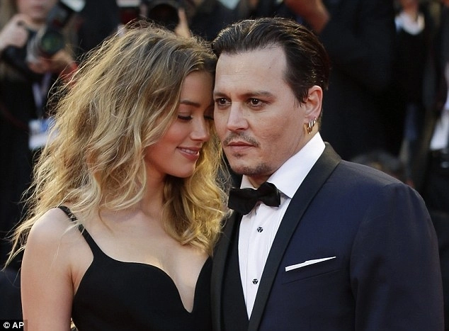 amber-heard-doneaza-cele-7-milioane-de-dolari-obtinute-in-urma-divortului-de-johnny-depp