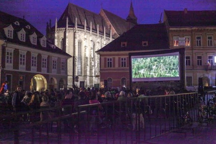 astazi-avem-seara-de-film-in-piata-sfatului