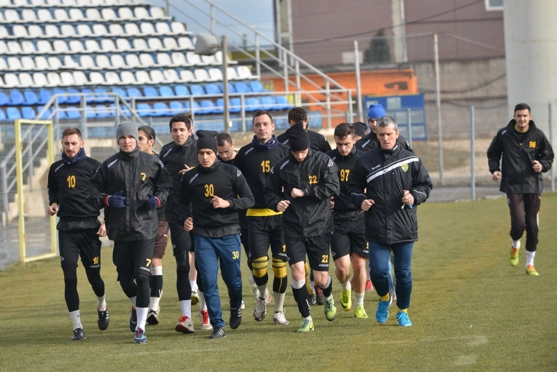 au-inceput-sa-vina-jucatori