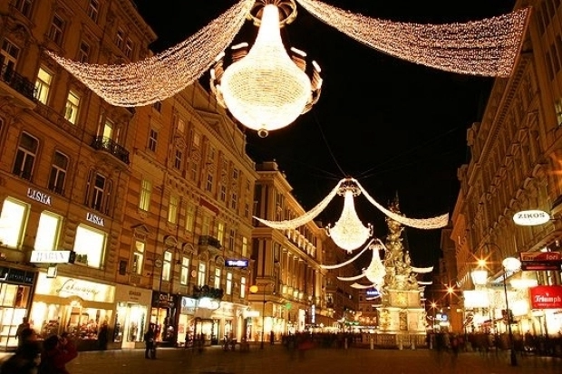 austria-a-intrat-in-spiritul-sarbatorilor-de-iarna-au-fost-aprinse-luminile-in-bradul-de-craciun-din-fata-primariei-vienei