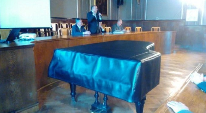 batranul-pian-de-la-saguna-va-canta-din-nou