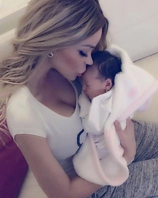 bianca-dragusanu-imagine-superba-cu-fetita-ei-zeci-de-mii-de-likeuri-intro-singura-ora