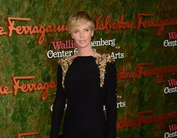 charlize-theron-va-juca-in-furios-si-iute-8