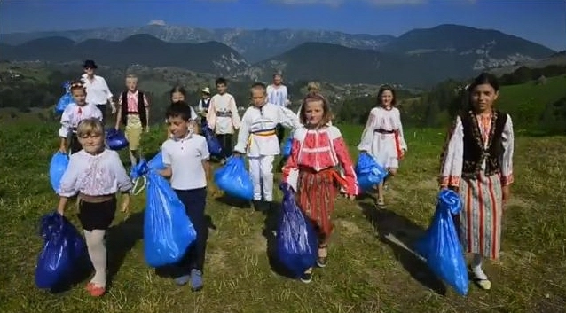 copiii-din-magura-canta-despre-tonele-de-deseuri-pe-care-le-aduna