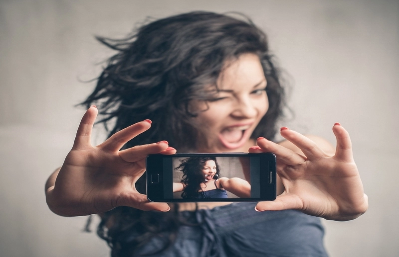 cum-isi-faceau-oamenii-selfie-in-trecut-cel-mai-vechi-are-peste-3300-de-ani