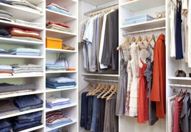dulap-organizat-articole-de-care-poti-sa-te-lipsesti