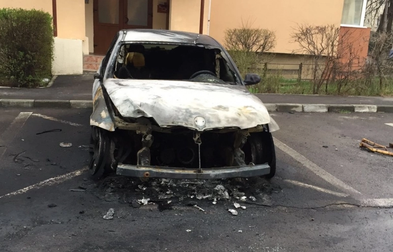 exclusiv-masina-de-lux-distrusa-in-cartierul-noua-din-brasov-foto