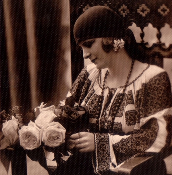 expozitia-nationala-craciunul-cu-masti-la-castelul-bran