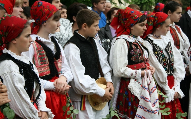 festivalul-obiceiurilor-traditionale-cununa-la-codlea-si-prejmer