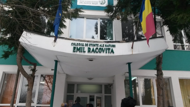 fosti-elevi-il-sustin-pe-profesorul-de-la-lsn