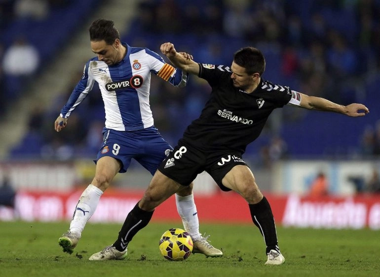 galca-infrangere-pe-banca-lui-espanyol