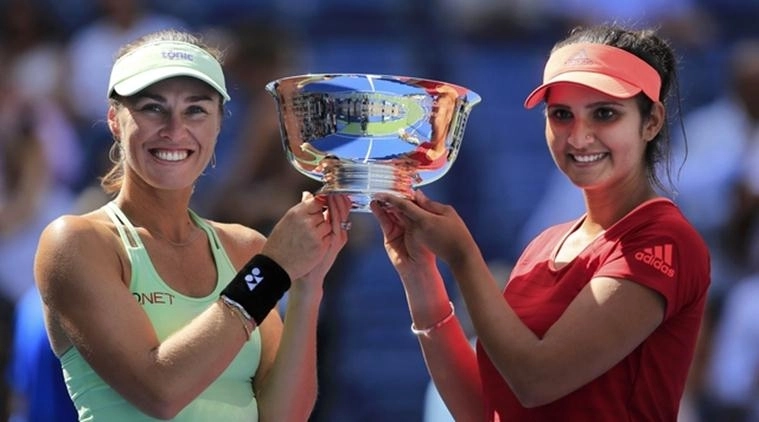 hingis-si-mirza-invingatoare-la-dublu-feminin-la-australian-open