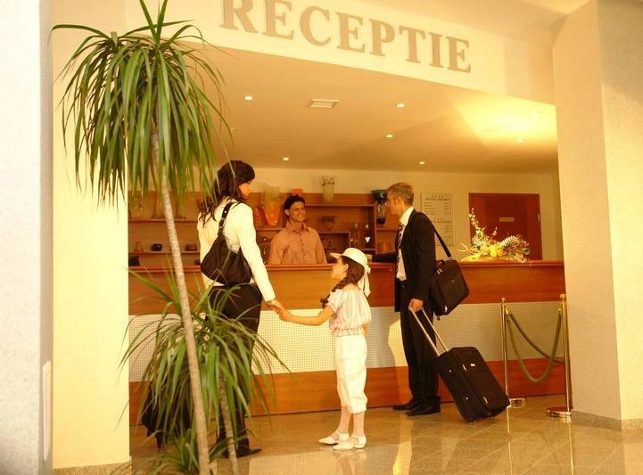 invazie-hotelierii-se-asteapta-la-100000-de-turisti-rusi