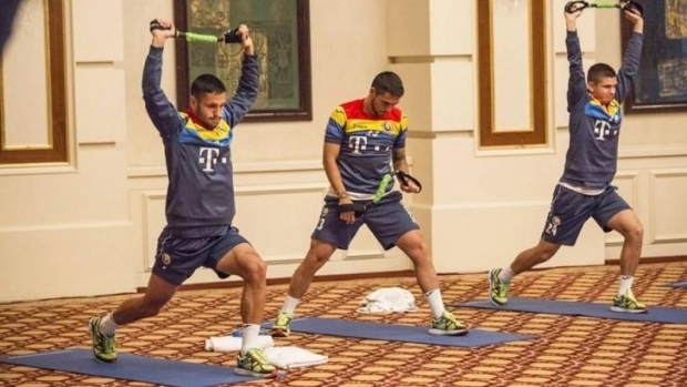 jucatori-ai-nationalei-de-fotbal-a-romaniei-jefuiti-in-kazakstan