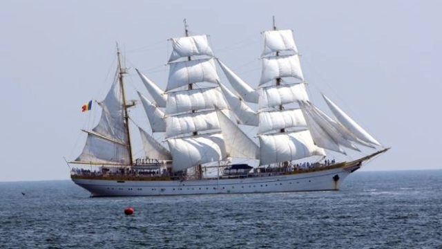 la-malul-marii-negre-are-loc-regata-marilor-veliere